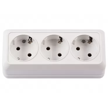 Наружная тройная розетка с заземлением Luxel OPERA (2014) белая